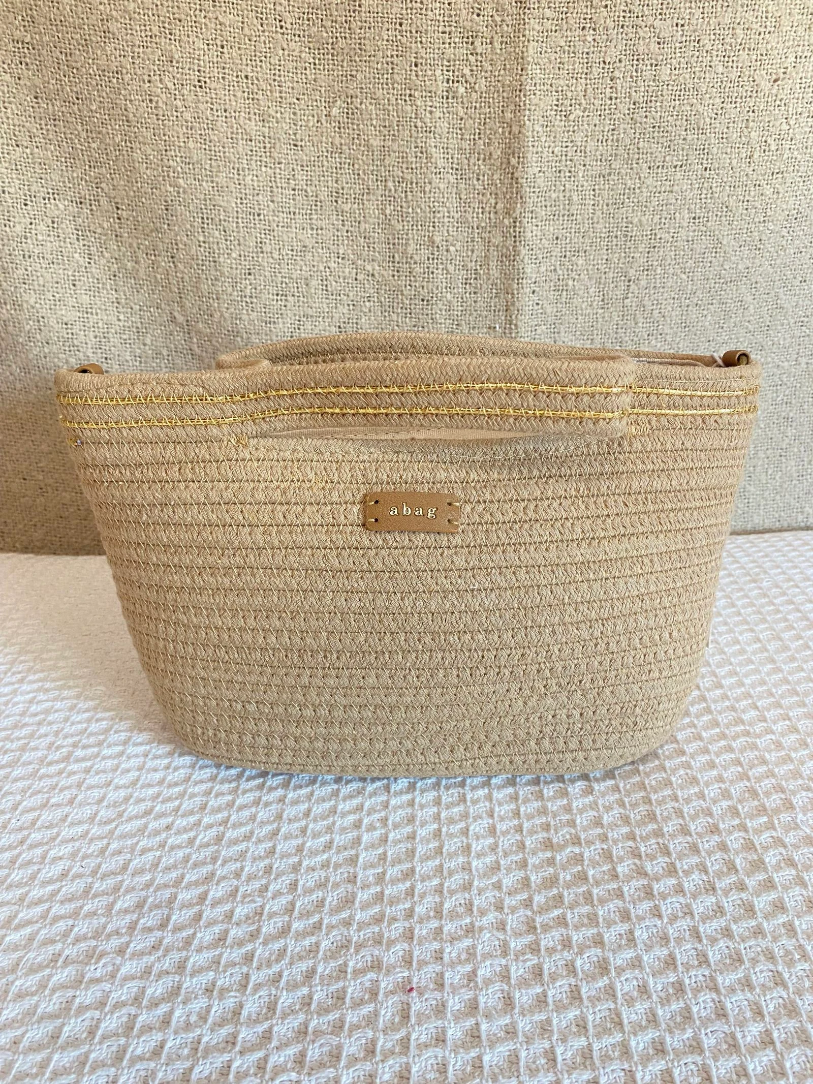 Bolso capazo de cuerda de algodón con dorado 